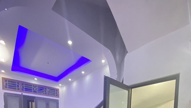 Cho thuê nhà nguyên căn tại 762 Phố Bạch Đằng, ô tô gần, 35m² x 5 tầng,  5N, 4 WC13.5 triệu/th.